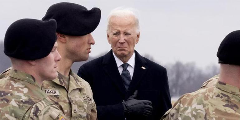 ABD Başkanı Biden 3 ABD askeri için düzenlenen törene katıldı